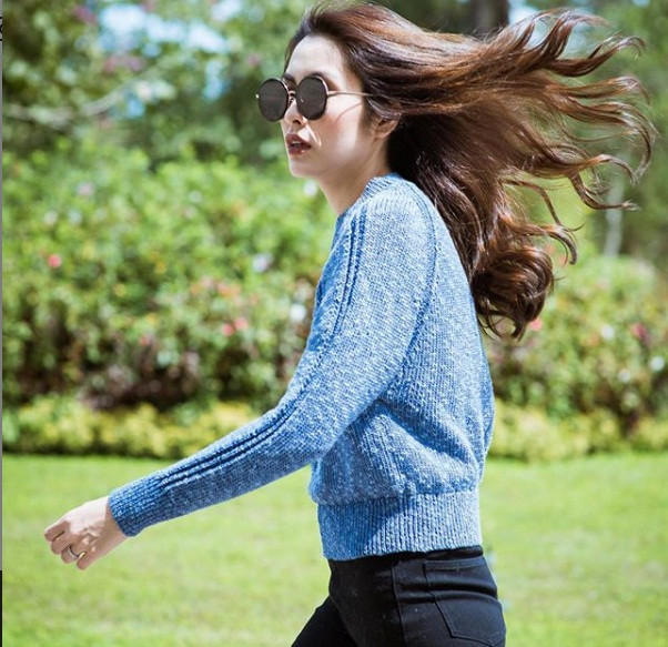 Người đẹp diện áo len và quần jean vẫn đẹp xuất sắc.