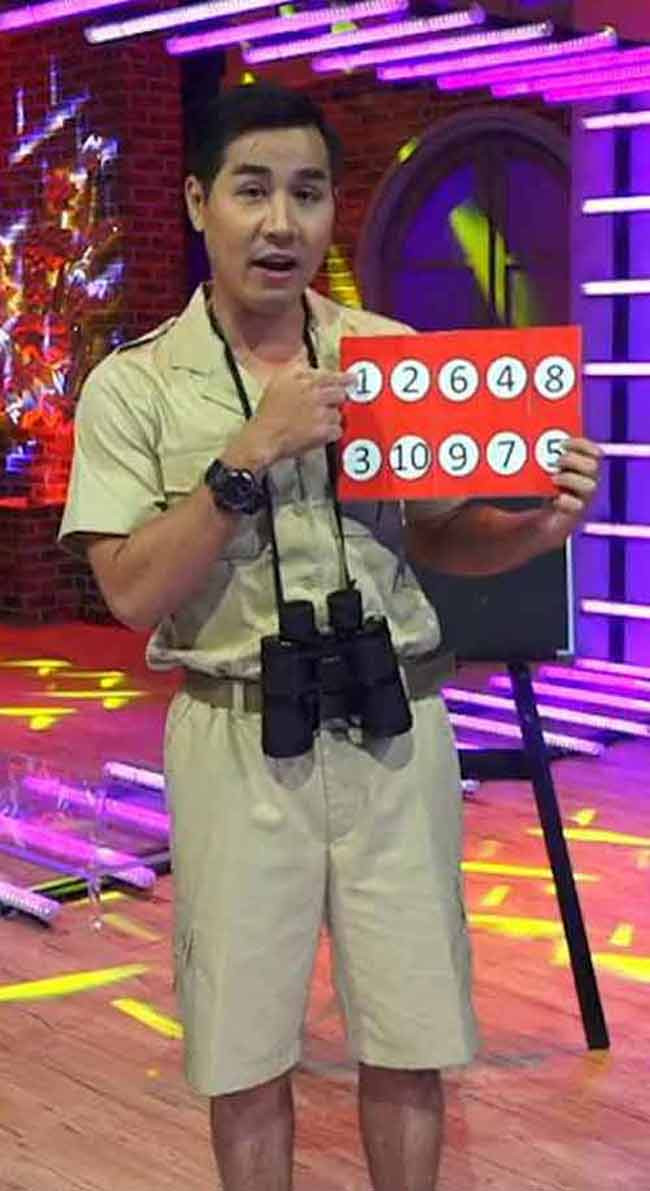 Tuy nhiên, trong một số hình ảnh trực tiếp, vẻ ngoài của nam MC lại gây sự chú ý khi đôi mắt sưng, sống mũi đỏ.