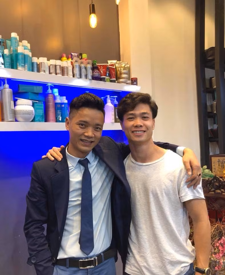 Bề ngoài mới mẻ của Công Phượng nhận được nhiều lời khen ngợi.