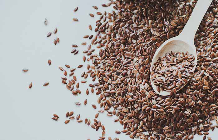 Hạt lanh: Sự có mặt của các axit béo omega-3 làm cho hạt lanh trở thành một trong những biện pháp tốt nhất để điều trị xơ gan. Chúng giúp giảm viêm và tổn thương gây ra do xơ gan do tăng tốc quá trình chuyển hóa chất béo của cơ thể. Ảnh: Boldsky, Internet.