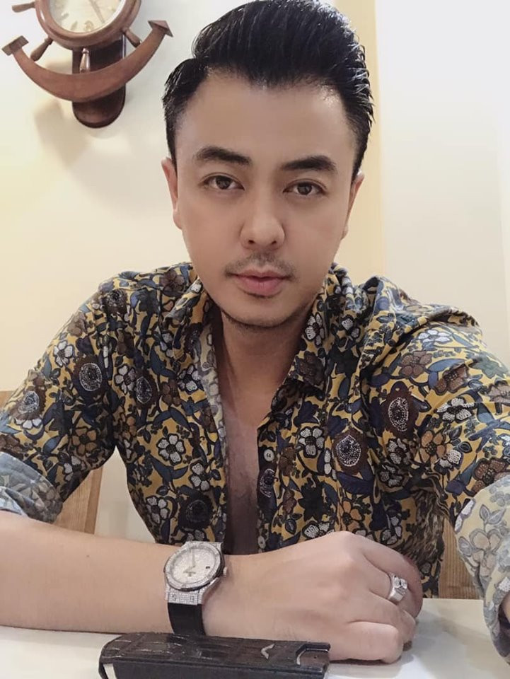 Đồng hồ là phụ kiện không thể thiếu của MC Tuấn Tú.