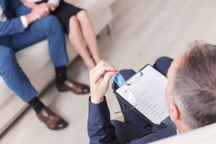 Chăm sóc tình cảm là cách củng cố thêm hạnh phúc gia đình và nhờ đó, tâm trạng bạn sẽ vui vẻ hơn.