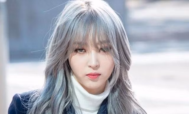 Màu xám tro hay còn gọi là xám khói là một trong những màu tóc nhuộm hot nhất năm nay. Chúng mang tới cho bạn sự tươi mới, hiện đại và trẻ trung cần thiết.