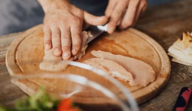 9 thoi quen trong bep khong ngo gay hai suc khoe the nay-Hinh-3