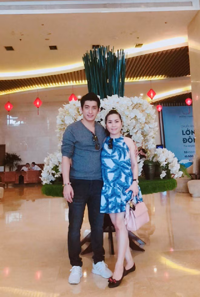 Chong cu Phi Thanh Van gay soc khi uong thuoc tu tu vi no nan chong chat-Hinh-3