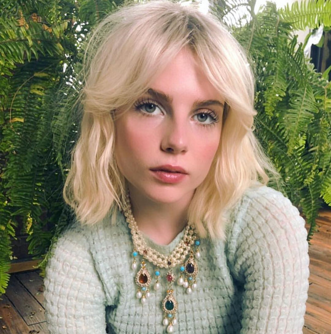 Kiểu tóc “mái vén rèm”: Kiểu tóc mái vén lấy cảm hứng từ nàng thơ của điện ảnh Pháp Bridgette Bardot được dự đoán trở thành xu hướng thịnh hành năm 2019. Mái tóc phù hợp với những cô gái lãng mạn thích mộng mơ.