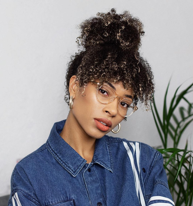 Tóc mái xoăn: Đây có thể sẽ là một kiểu tóc thịnh hành trong năm 2019. Kiểu tóc này nếu được cắt tỉa và tạo hình bởi những nhà tạo mẫu tóc có tay nghề, nó có thể trở thành một tác phẩm nghệ thuật hoàn chỉnh.