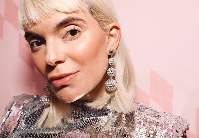 Tóc mái bằng có thể là xu hướng tóc mái thịnh hành nhất năm 2019. Từ Beyoncé đến Ariana Grande, người nổi tiếng đang đổ xô thử nghiệm kiểu tóc mái này.