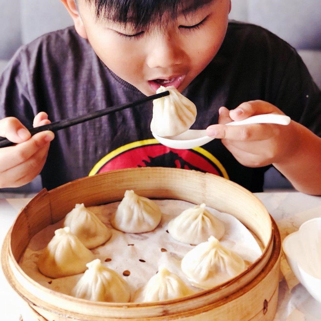 Đây là một trong những món ăn nổi tiếng bởi sự tinh tế, nguyên liệu được chọn lựa cẩn thận, cách chế biến cầu kỳ. Mỗi một công đoạn đều đòi hỏi đầu bếp phải có tay nghề, khi nặn bánh cũng phải đạt yêu cầu về tiêu chuẩn kích thước, hình dáng chính xác.