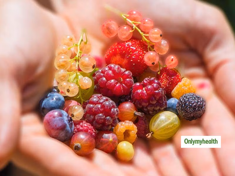 Quả mọng: Các loại quả mọng chứa nhiều chất chống oxy hóa cho phép các tế bào não hoạt động hiệu quả hơn, đồng thời giúp ngăn ngừa các chứng viêm. Nghiên cứu đã chứng minh, ăn dâu và việt quất giúp tăng cường chức năng não bộ. Một nghiên cứu khác cũng cho thấy những người ăn quả mọng có nguy cơ mắc bệnh Alzheimer hay chứng suy giảm trí nhớ thấp hơn.