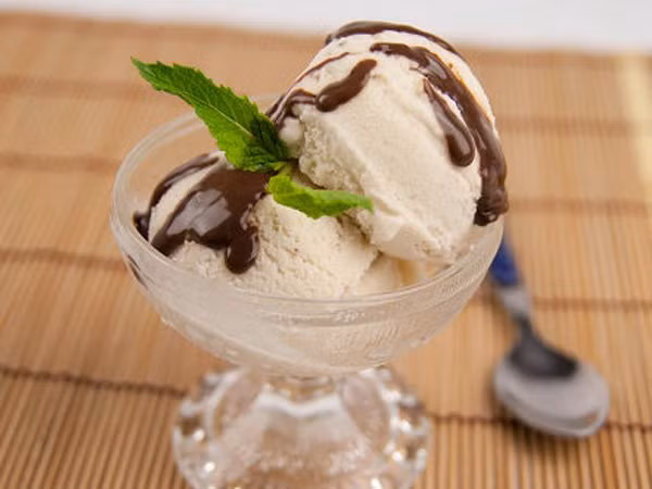 Kem: Ăn kem muộn vào ban đêm? Hàm lượng đường và chất béo của kem cung cấp cho bạn rất nhiều năng lượng nhưng cơ thể bạn đang ở chế độ ngủ.