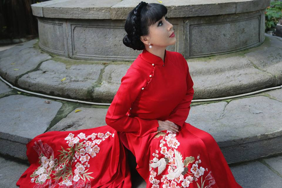 Nhan sắc và cách ăn mặc trẻ trung của NSND Lan Hương khiến nhiều người khó đoán được tuổi thật của chị. Ảnh: FBNV.