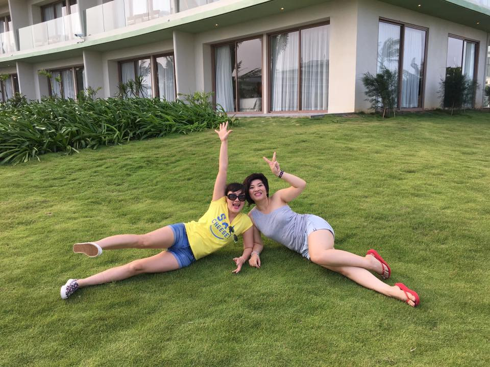 Vân Dung nhí nhảnh với áo phông quần short. Ảnh: Internet.