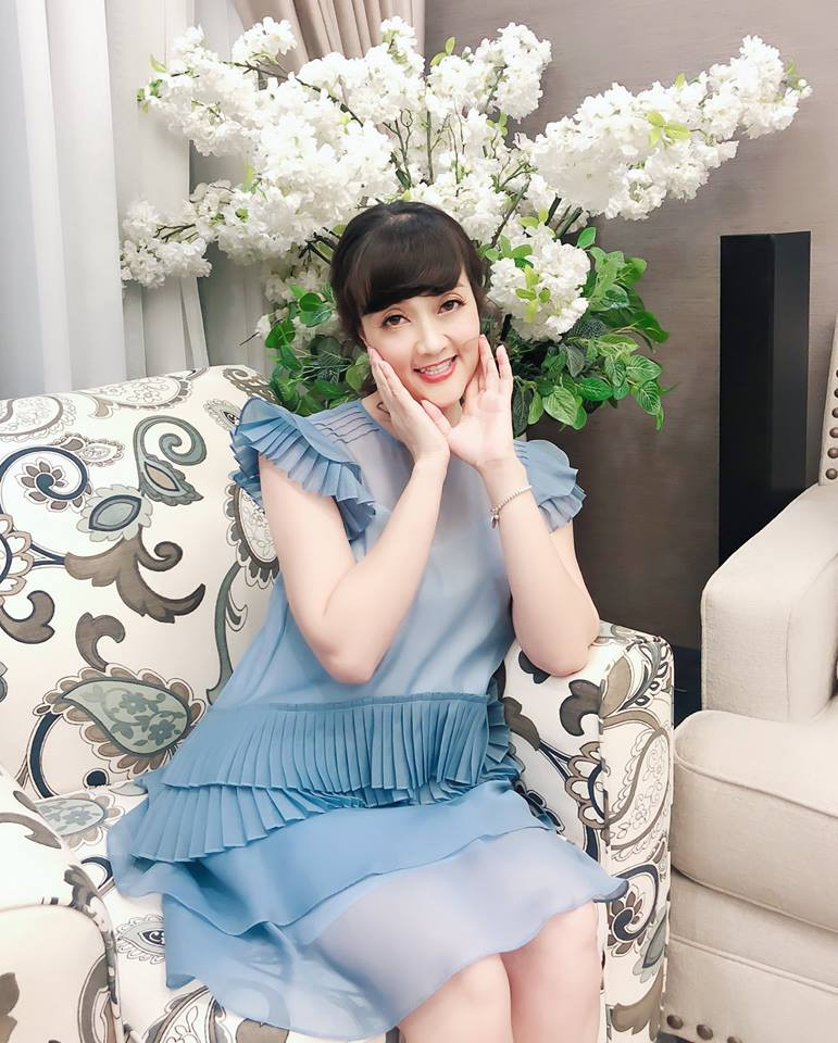 Dù đang ở độ tuổi tứ tuần, Vân Dung vẫn giữ được làn da tươi trẻ và căng mịn.