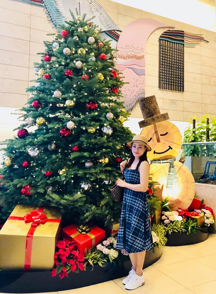 Phong cách thời trang trẻ trung của My Na khiến nhiều người không đoán được tuổi thật của chị.