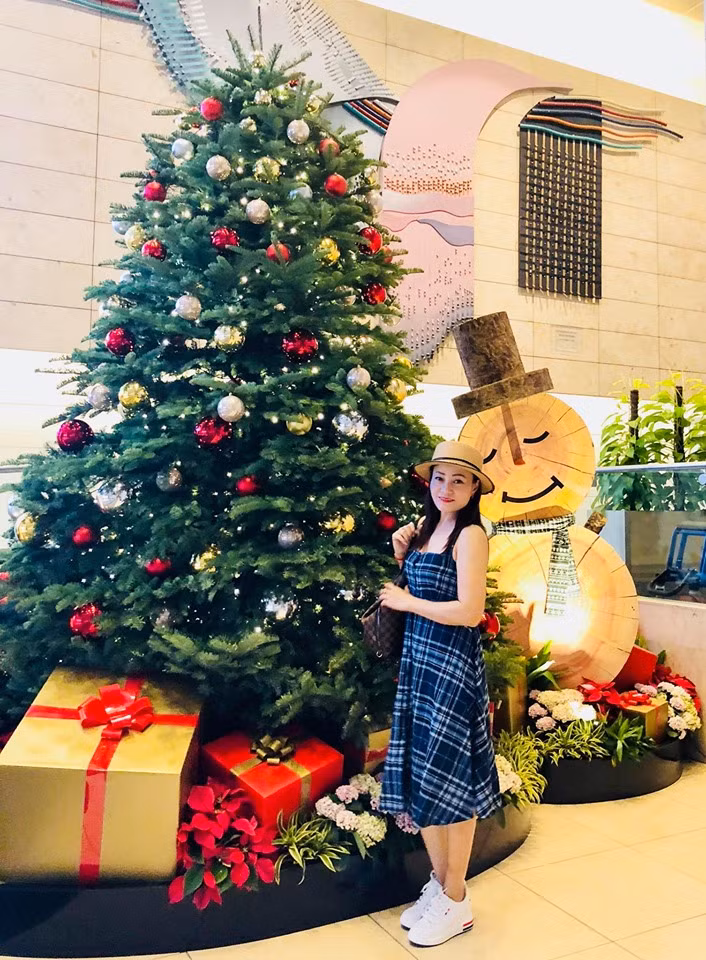 Phong cách thời trang trẻ trung của My Na khiến nhiều người không đoán được tuổi thật của chị.