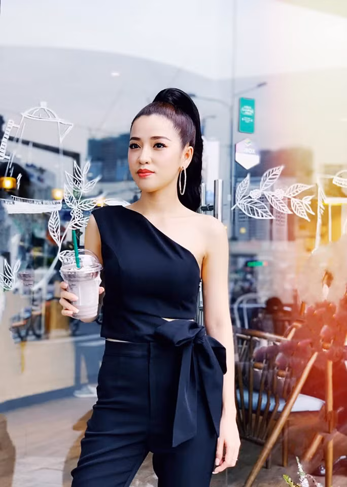 Thần thái sang chảnh cùng với style gợi cảm giúp Puka ghi điểm trong mắt người hâm mộ.