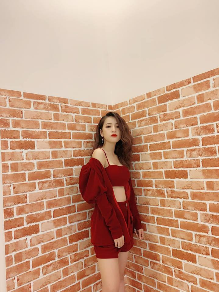 Ở tuổi 29 nhưng Puka vẫn giữ được sự trẻ trung nhờ phong cách thời trang cá tính và vóc dáng nuột nà. Ảnh: FBNV.