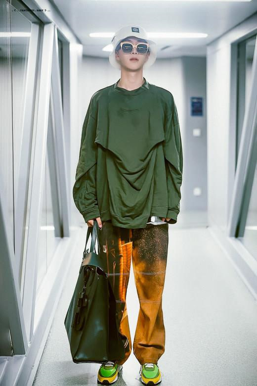 Phạm Thừa Thừa càng thêm điệu đà khi có làn da trắng mịn.