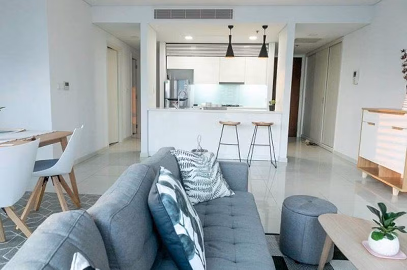 Sofa màu nâu tạo cảm giác ấm cúng cho căn phòng.