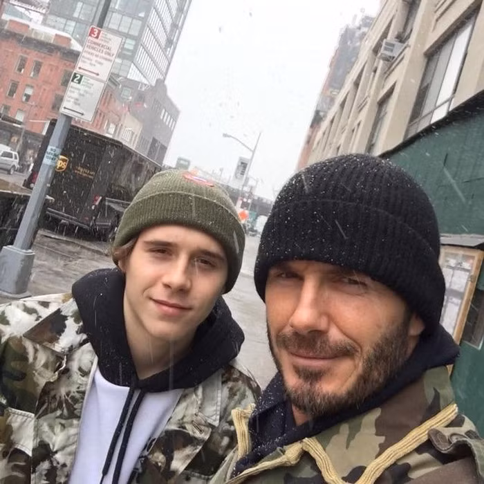 David Beckham diện áo đôi cùng cậu con trai cả Brooklyn Beckham