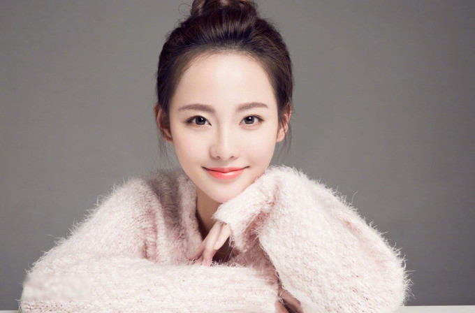 Trương Gia Nghê vẫn giữ được nhan sắc trẻ trung, thân hình gợi cảm dù đã là bà mẹ 2 con. Ảnh: Internet.