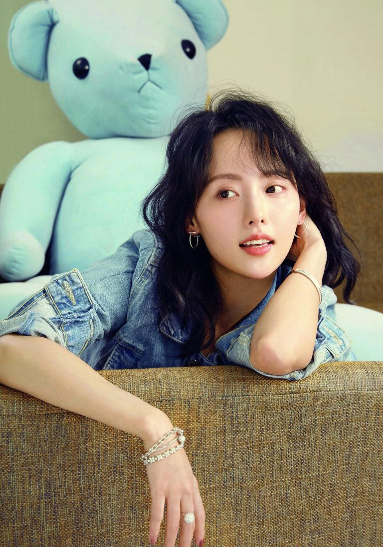 Phương pháp này giúp khí huyết lưu thông, tăng cường tuần hoàn máu, giúp đào thải độc tố, giảm phù chân sau sinh. Ngoài ra, ngâm chân trong nước ấm còn giúp thư giãn chân, bớt nhức mỏi sau ngày dài hoạt động. 