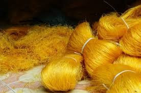 Miến khô cũng là loại thực phẩm ngày tết có thể chứa nhiều hóa chất gây nguy hại đến sức khỏe nhưng lại được sử dụng nhiều nhất. Miến khô có phẩm màu làm tổn thương gan, thận, thậm chí là ảnh hưởng đến hệ thần kinh.