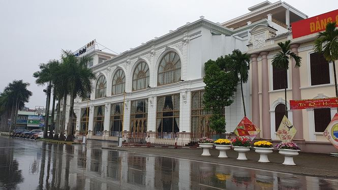 Le hoi Den Tran: Khach san, nha nghi 