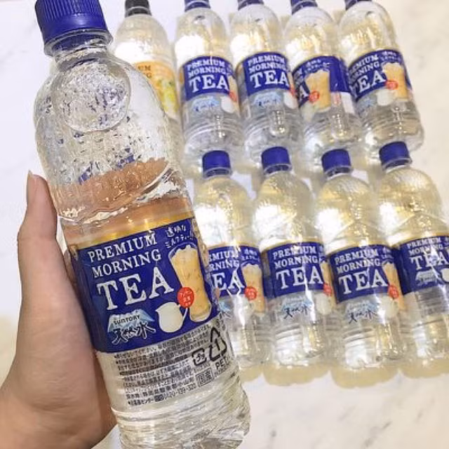 Một điểm nữa khiến nhiều người hào hứng với chai nước lọc vị trà sữa chính là lượng năng lượng trong mỗi chai. Được biết một chai nước lọc 550ml kiểu này chỉ chứa khoảng 21 calo mà thôi, trong khi đó, một ly trà sữa thông thường chứa đến khoảng 500 calo. Bởi vậy nếu ghiền trà sữa mà quan tâm đến sức khỏe, đây sẽ là lựa chọn thay thế đáng thử cho bạn. Ảnh: Favt-jp, Sora News 24.