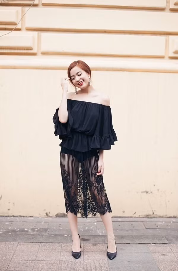 Người đẹp "đốt mắt" người nhìn với bộ trang phục hở bạo cả trên lẫn dưới.