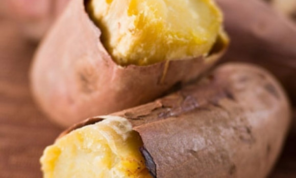 Khoai lang không chỉ có hương vị thơm ngon mà còn là món ăn nhẹ rẻ tiền này còn chứa chất xơ và kai, hai dưỡng chất giúp cơ thể phục hồi sau khi luyện tập.