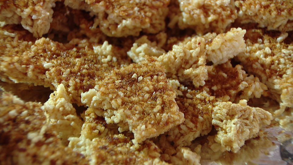 Món cơm cháy giòn tan. Ảnh: Vietnam Journey.