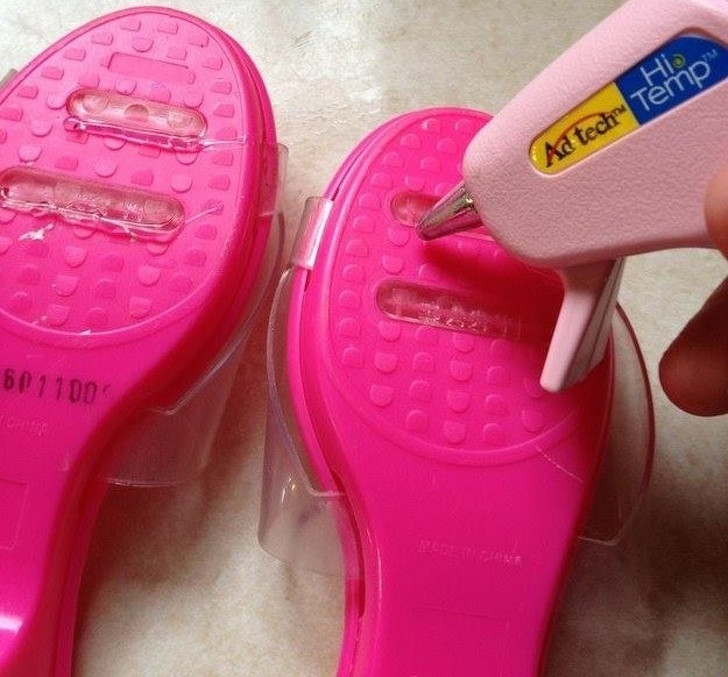 Dán dải silicon nóng trên đế giày để kiểm soát độ trơn trượt.