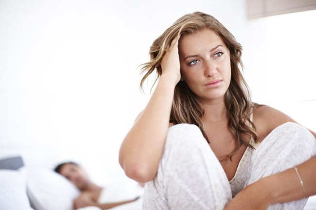 Đau đớn khi quan hệ tình dục: Dù ít gặp hơn, nhưng cảm giác đau đớn, giảm khoái cảm khi quan hệ tình dục cũng là một triệu chứng cảnh báo u nang buồng trứng.