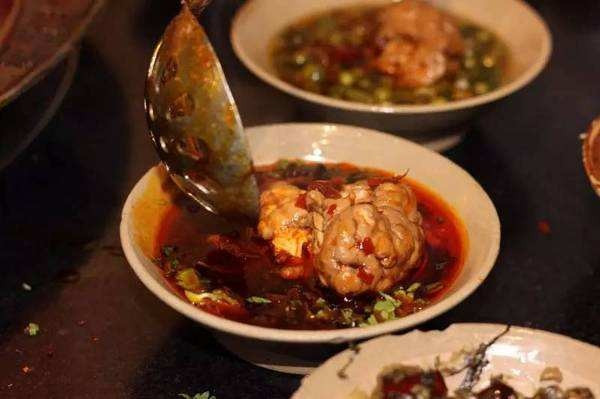 Tuy nhiên, với du khách nước ngoài thì chỉ cần nghe tên thôi là họ đã không dám động đũa vào.