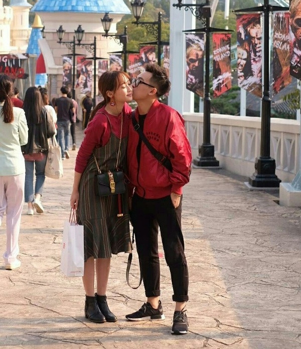 Tuy vậy, khi diện đồ với màu đỏ, cần phải lưu ý bởi cũng giống với màu hồng, nếu không biết cách kết hợp thì bạn rất dễ trở thành thảm họa thời trang.