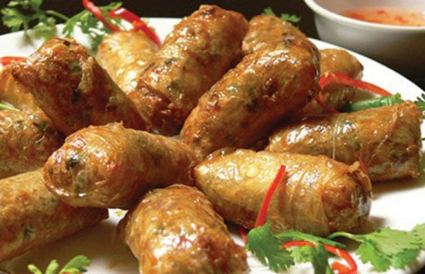 Đẻn biển được chế biến thành rất nhiều món ăn ngon, hấp dẫn thực khách như cháo đẻn, đẻn hầm sả ớt, đẻn bằm xúc bánh đa, chả đẻn, đẻn nướng cuốn lá lốt, đẻn hầm thuốc bắc, ram đẻn, rượu đẻn.