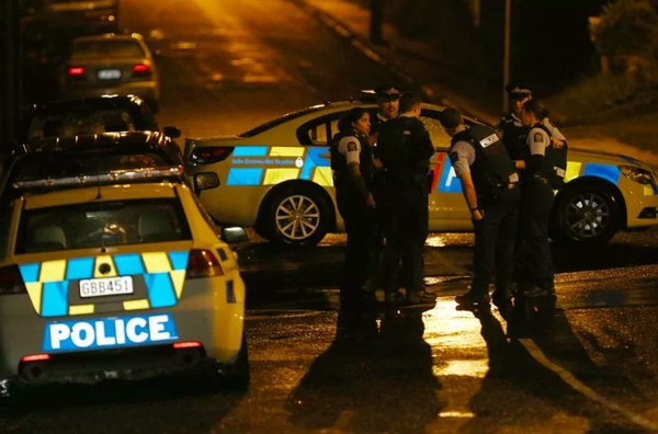 Xa sung o New Zealand: Vi sao Facebook khong chan duoc tren MXH?