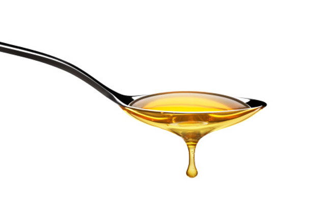 Mật ong: Mật ong là một nguyên liệu thường được dùng trong điều trị da liễu. Hãy thoa trực tiếp mật ong lên vùng sẹo lồi và mát-xa nhẹ để ngăn các tế bào chết tích tụ ở vùng sẹo. Công thức này sẽ cho hiệu quả trông thấy nếu bạn áp dụng hai lần mỗi tuần trong khoảng một tháng.