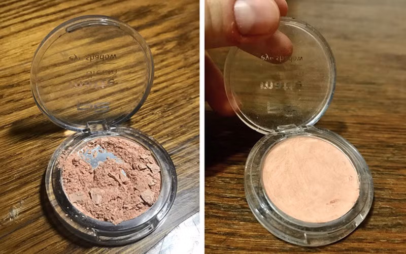 Cứu hộp phấn bị vỡ nát bằng rượu. Đổ rượu chỉ đủ ướt lớp phấn bị vỡ, rồi trộn thành bột nhão sau đó để khô và bạn sẽ có một phấn hoàn toàn mới.