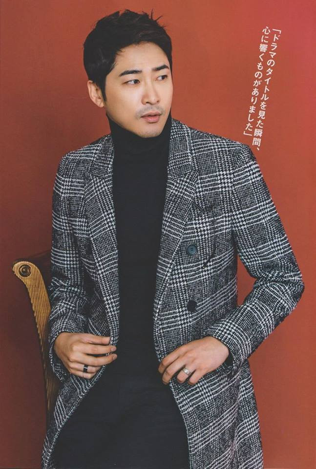 Áo khoác dài là trang phục được Kang Ji Hwan lựa chọn thường xuyên trong các set đồ.