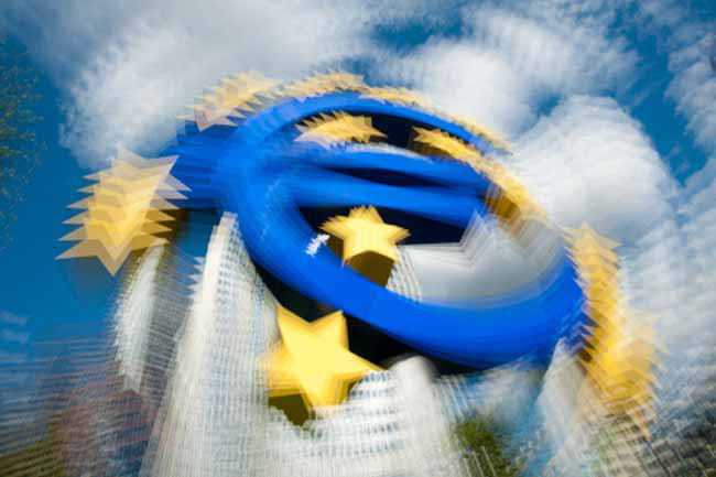 Hoa mắt, chóng mặt: Tiếp xúc lâu với nhiệt độ cao có thể gây các biến chứng liên quan đến hệ thần kinh trung ương, dẫn đến cảm giác choáng váng, quay cuồng, thậm chí là ngất xỉu hoặc hôn mê.