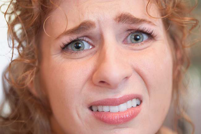 Thay đổi tâm trạng hoặc hành vi: Sự thay đổi về tâm trạng hoặc hành vi do say nắng khá phổ biến. Các triệu chứng này bao gồm hoang mang, nói lắp, cáu bẳn, co giật và hôn mê.