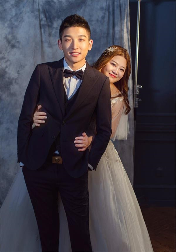 Cap 'dua lech' Trung Quoc khoe sap len chuc sau 5 thang ket hon-Hinh-2