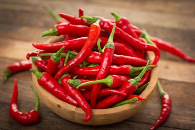11. Ớt chứa nhiều capsaicin giúp kích thích bài tiết và bảo vệ lớp niêm mạc ở đường hô hấp trên và đường hô hấp dưới. Vì vậy, nên thêm chút ớt cay vào chế biến bữa ăn hàng ngày và uống trà có hương vị caylà cách tốt nhất để loại bỏ các triệu chứng hen suyễn, duy trì một lá phổi xanh một cách tự nhiên.