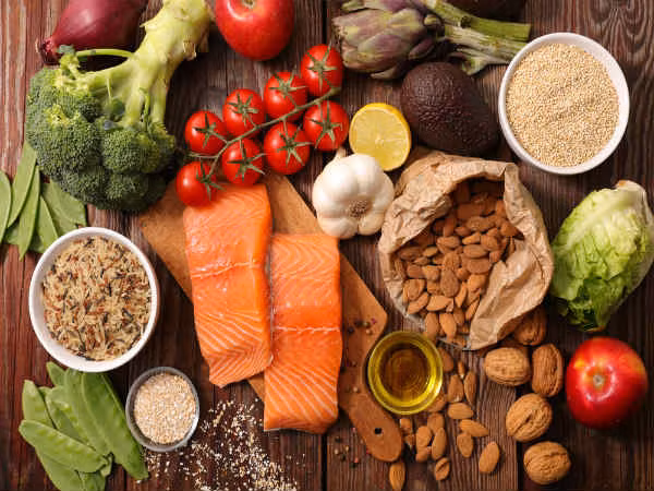 Cá béo như cá hồi rất giàu axit béo omega-3, chất này rất tốt cho việc thúc đẩy sản xuất serotonin.