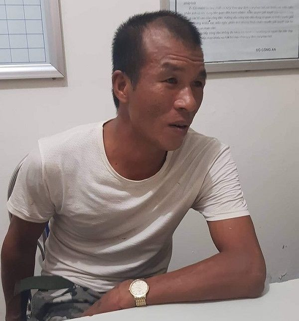 Chem hang xom roi cam dao khong che ngan nan nhan di cap cuu