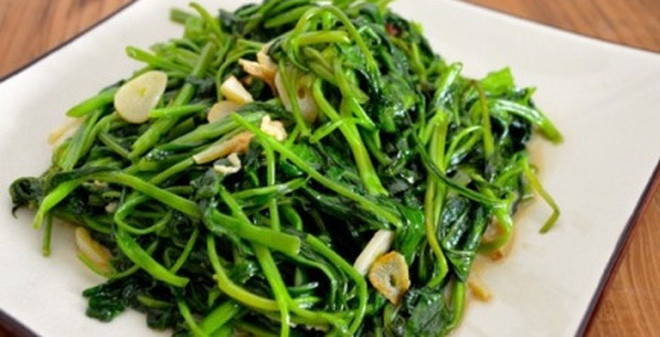Rau muống chứa nhiều canxi nên có thể giữ ổn định áp lực thẩm thấu của thành mạch và huyết áp, giảm nguy cơ đột quỵ.