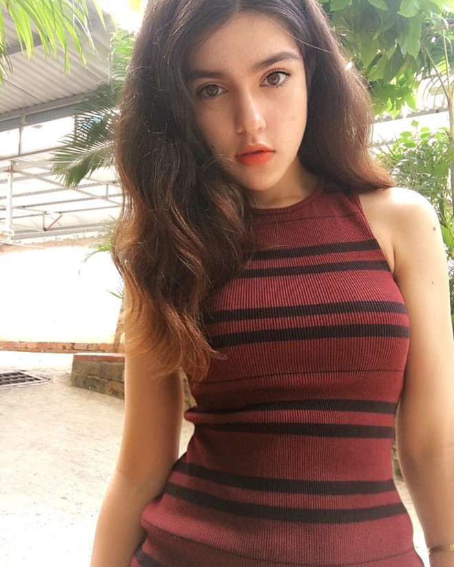 Những kiểu váy ôm sát giúp "bông hồng lai" khoe vóc dáng nóng bỏng.